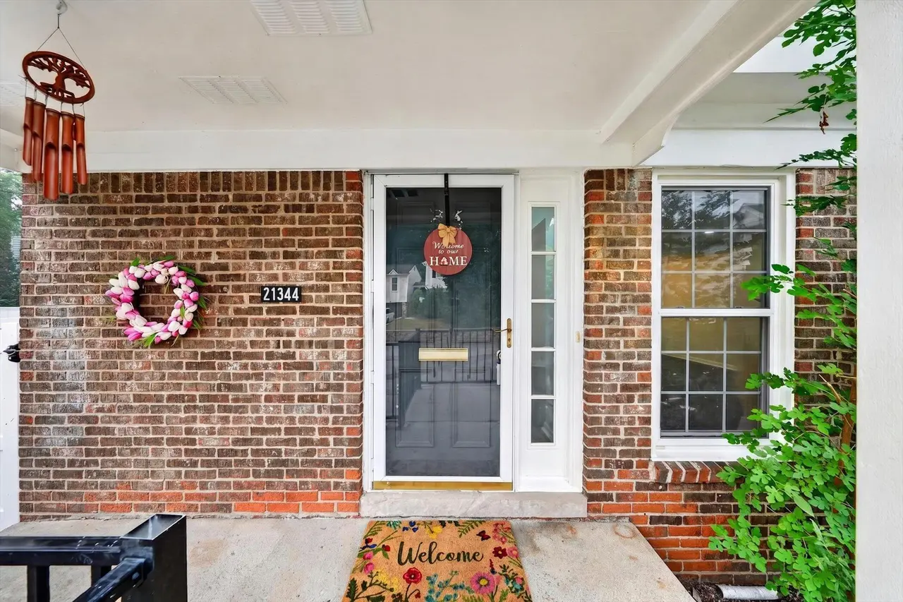 21344 E Glen Haven Circle, Northville, MI 48167