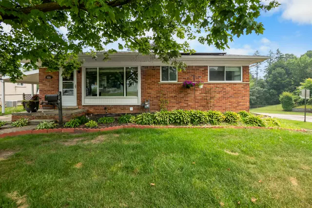 906 Squire Lane, Milford, MI 48381