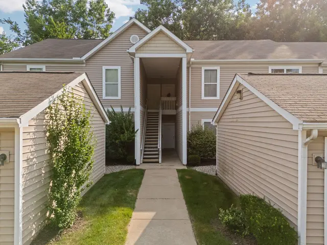 8159 Autumn Woods Trail, Ypsilanti, MI 48198