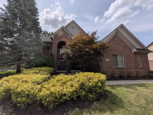 46815 Grand Oak Court, Canton, MI 48187