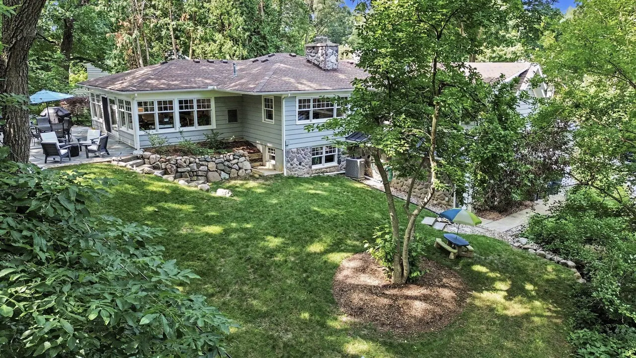 9 E Heatheridge Street, Ann Arbor, MI 48104
