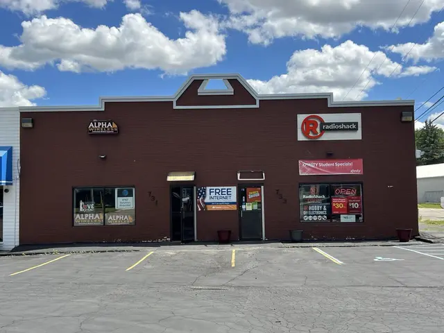 731 & 733 W Michigan Avenue, Saline, MI 48176