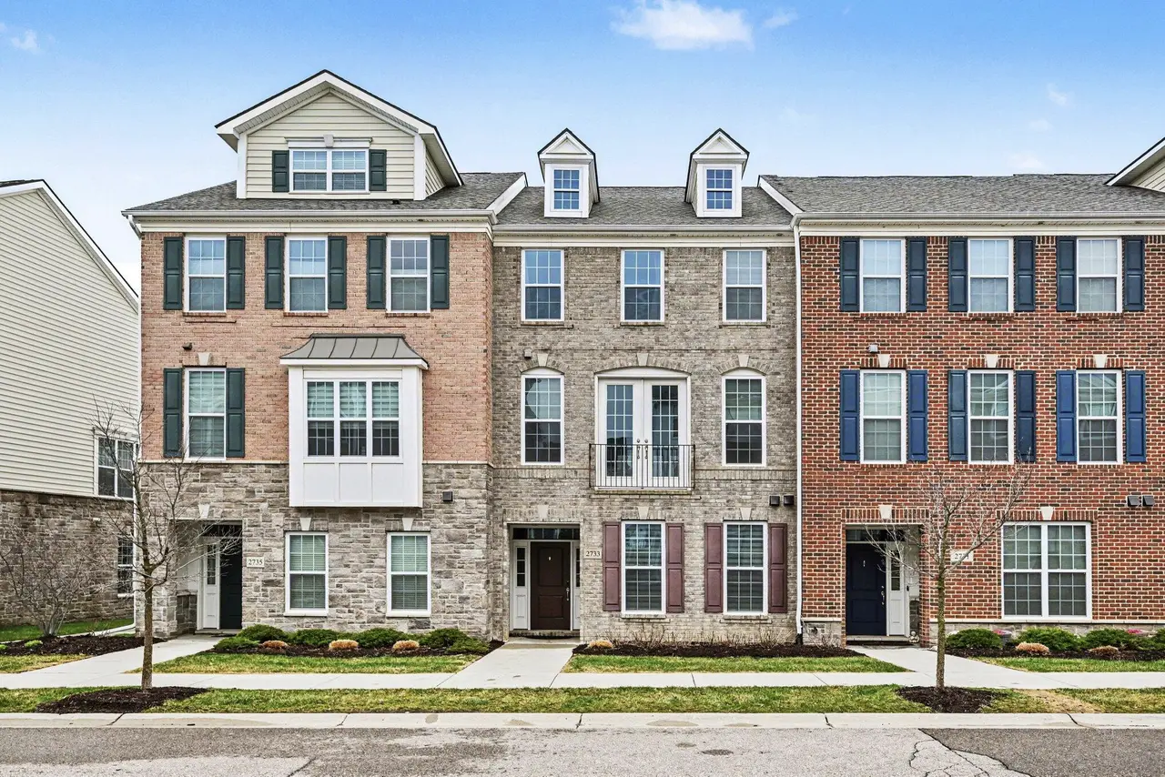 2733 S Spurway Drive, Ann Arbor, MI 48105
