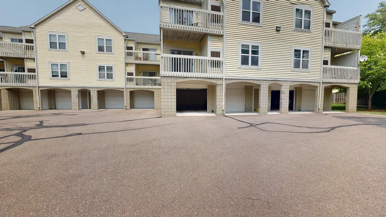 2201 S Huron Parkway 1, Ann Arbor, MI 48104