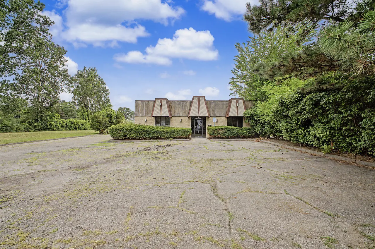 28550 Joy Road, Livonia, MI 48150