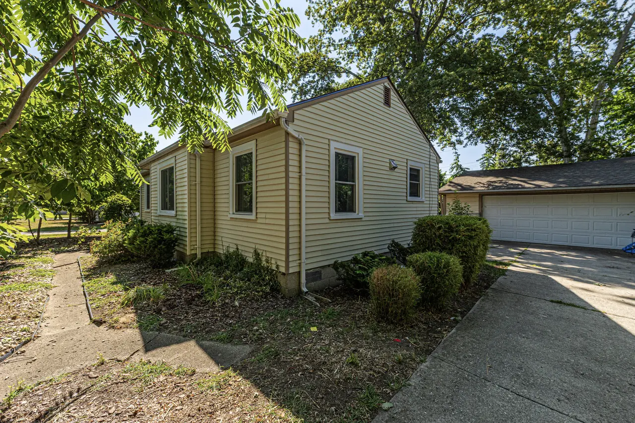 33967 Wadsworth Street, Livonia, MI 48150