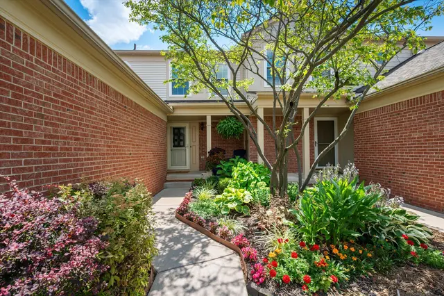 3076 Village Circle N, Ann Arbor, MI 48108