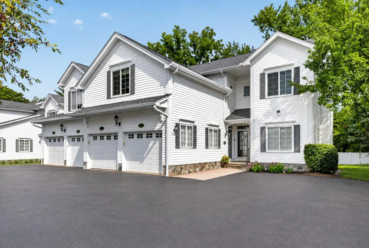 1684 Cassady Place, Plymouth, MI 48170