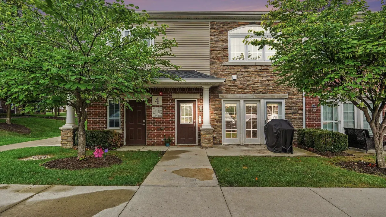 5527 Arbor Chase Drive, Ann Arbor, MI 48103