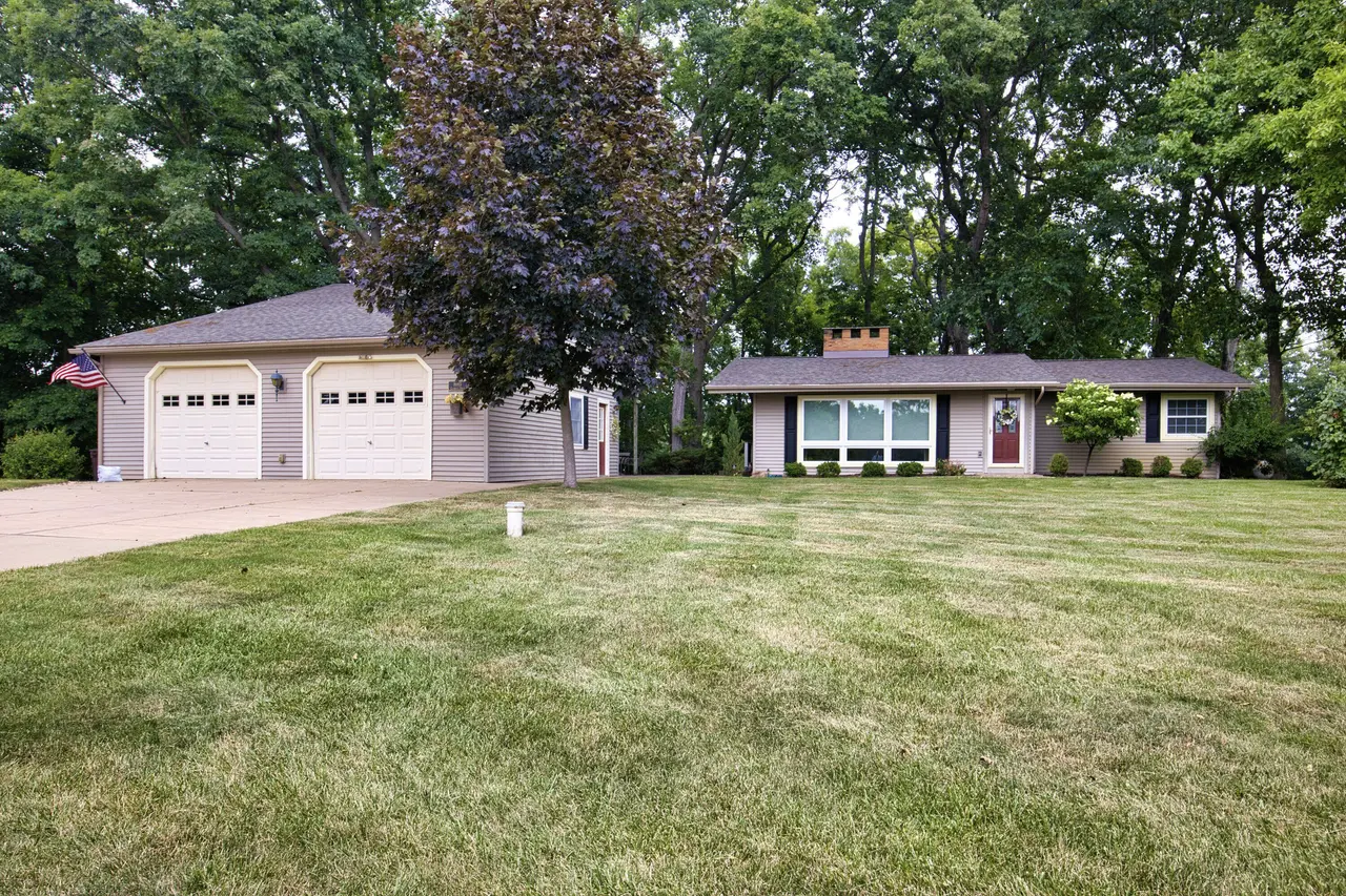8683 Club House Drive, Brighton, MI 48116