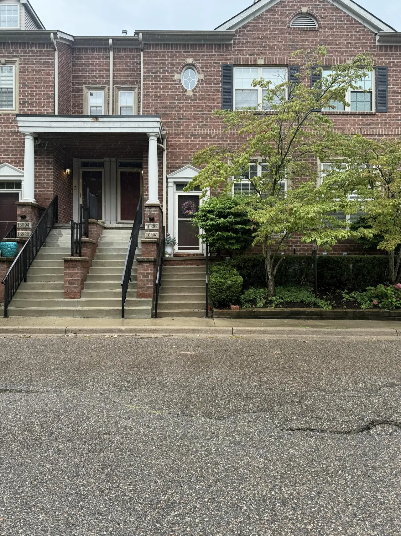 16896 Farmington Road, Livonia, MI 48154