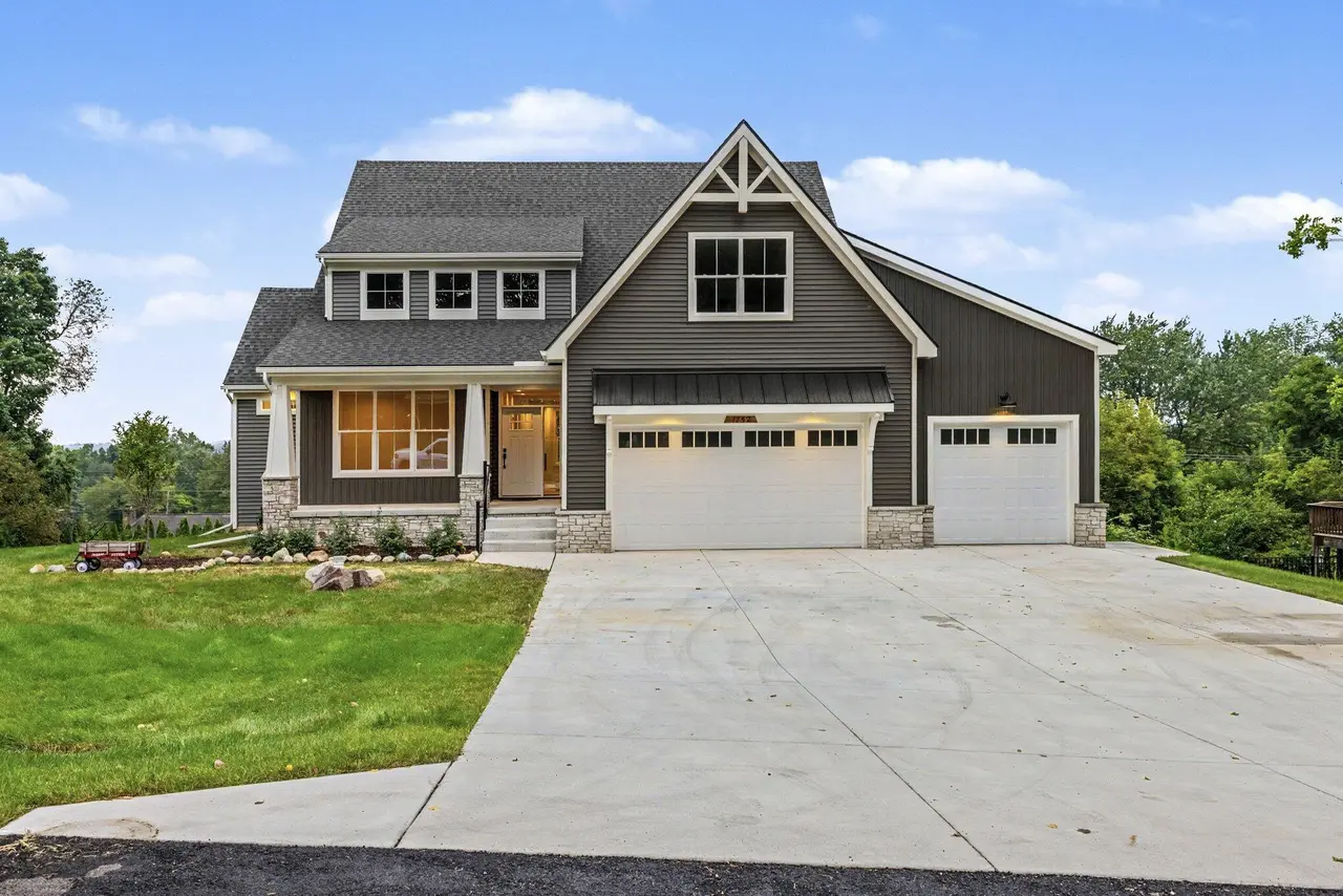 1752 Milford Heights Drive, Milford, MI 48381