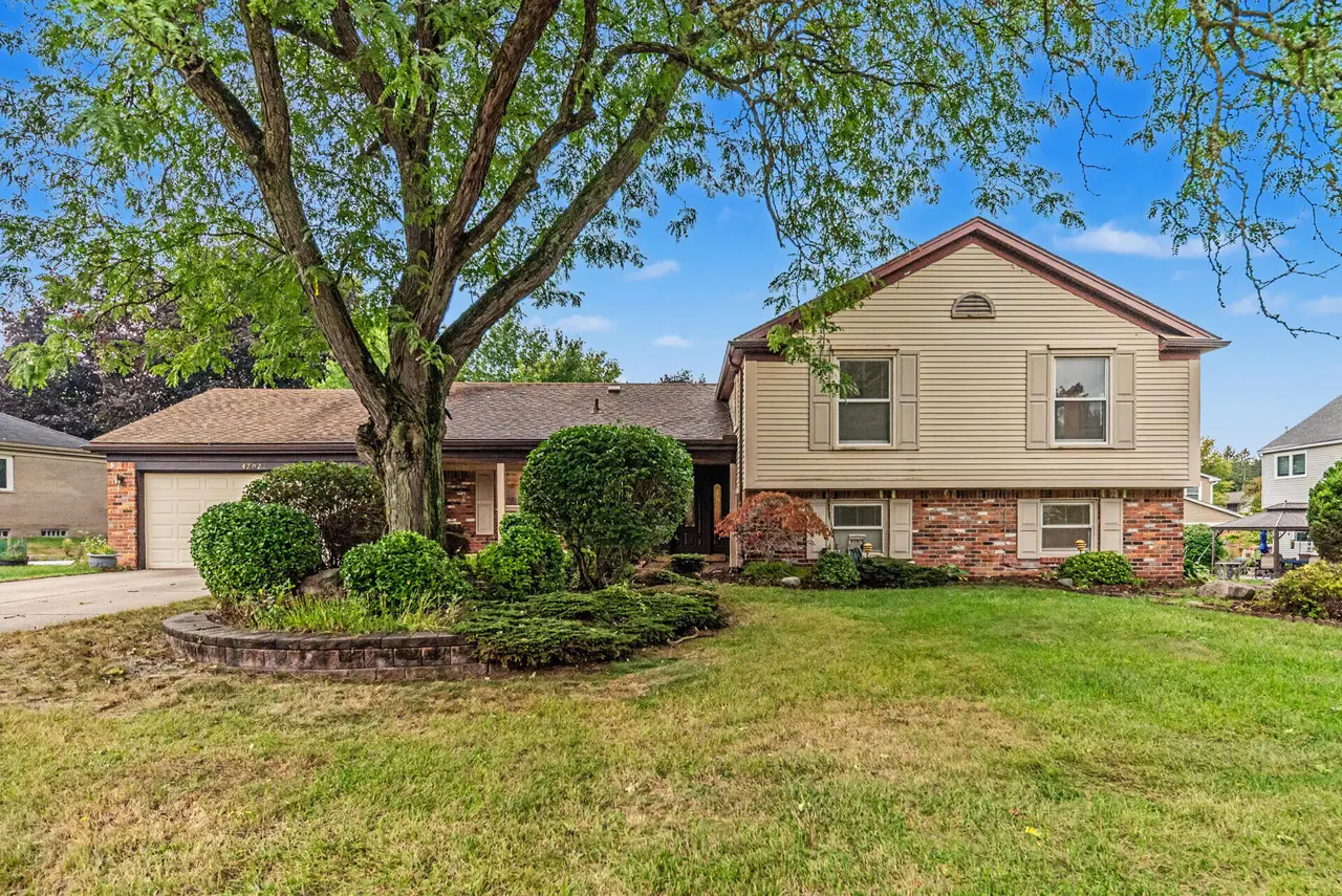 42021 Banbury Court, Northville, MI 48168