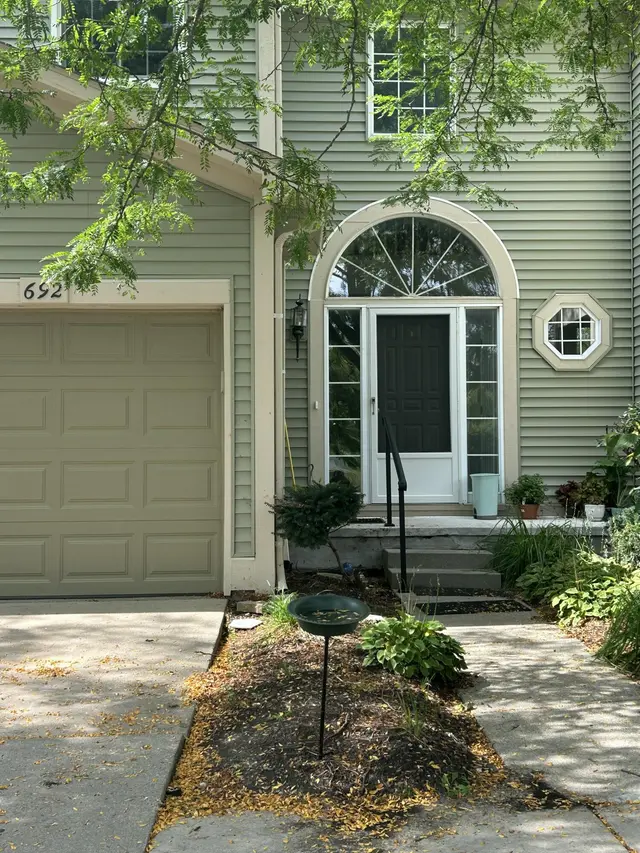 692 Liberty Pointe Drive, Ann Arbor, MI 48103