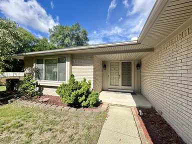 18975 Bainbridge Avenue, Livonia, MI 48152 — photo 2