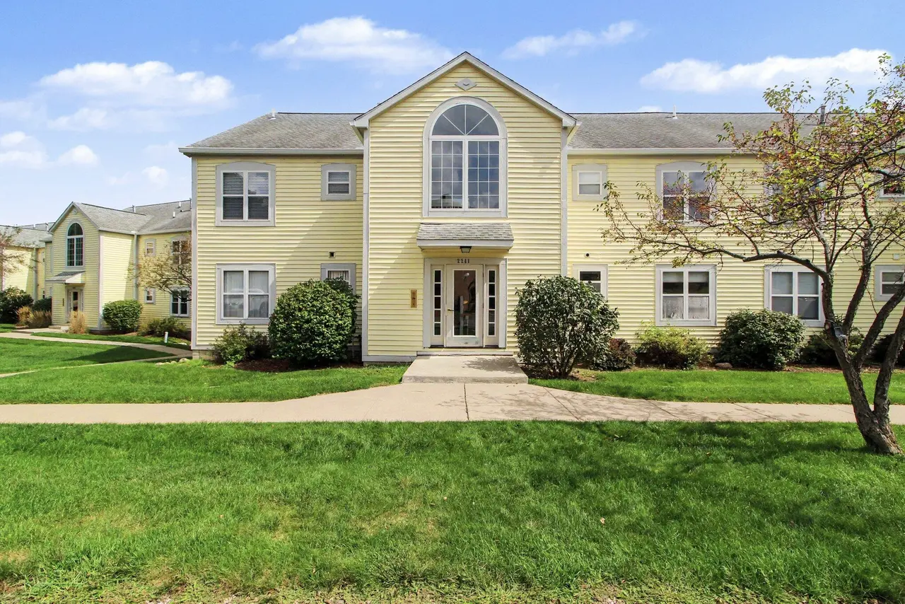 2241 S Huron Parkway 1, Ann Arbor, MI 48104