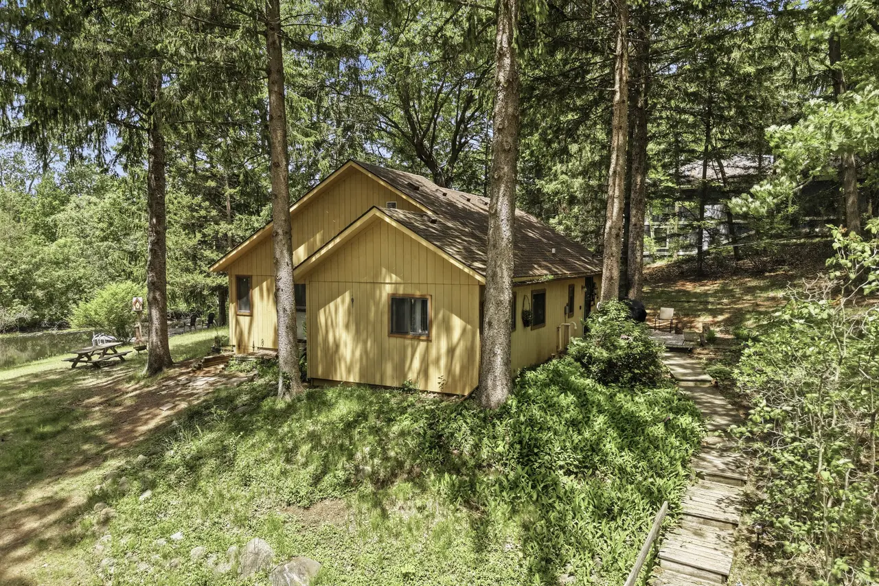 4501 Cornwell Lane, Whitmore Lake, MI 48189