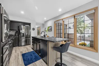 37676 N Laurel Park Drive 70, Livonia, MI 48152 — photo 5
