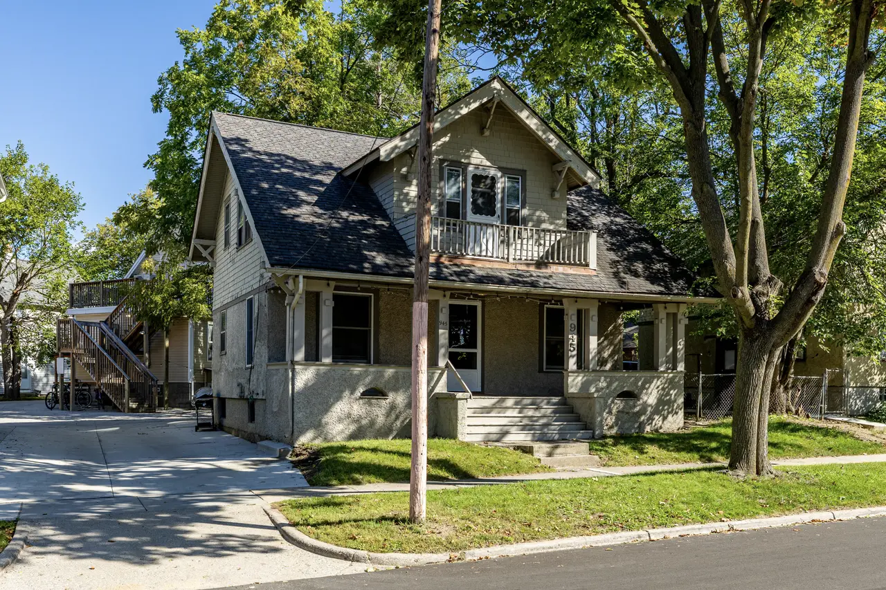 945 Dewey Avenue, Ann Arbor, MI 48104
