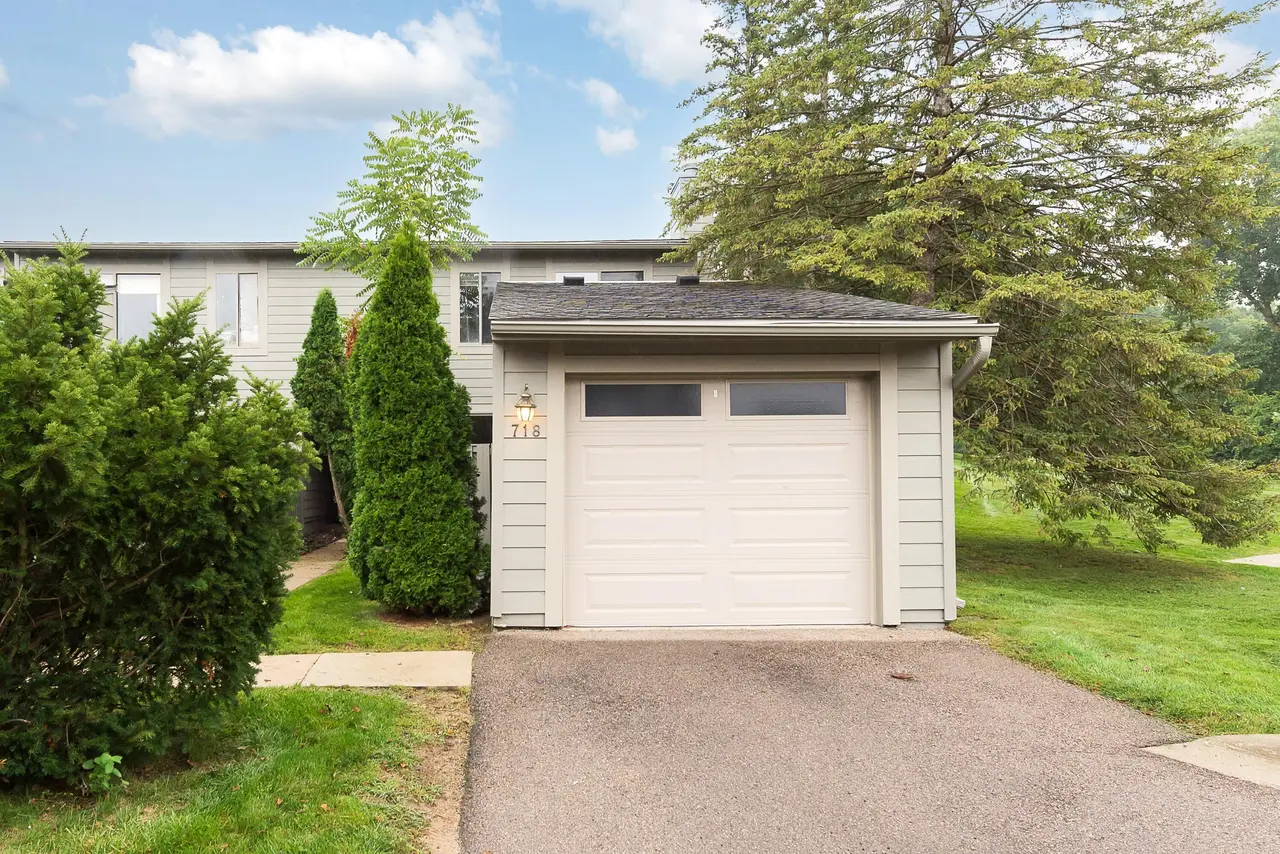 718 Watersedge Drive, Ann Arbor, MI 48105