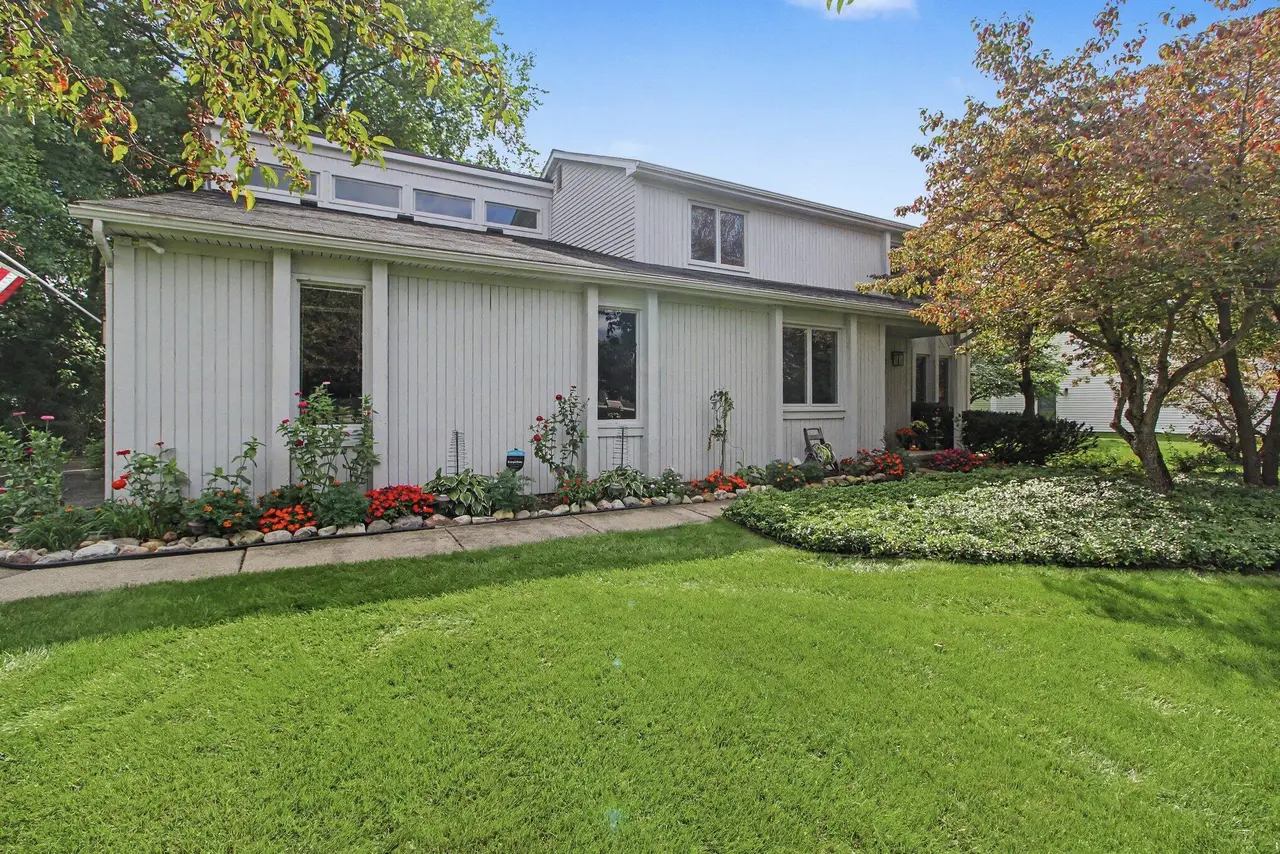 1471 N Silo Ridge Drive, Ann Arbor, MI 48108