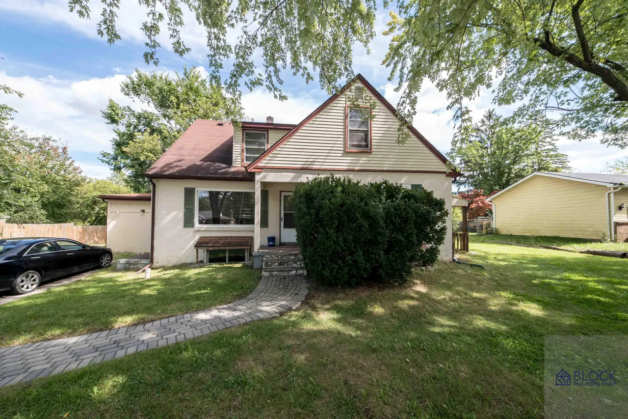 1860 N Maple Road, Ann Arbor, MI 48103
