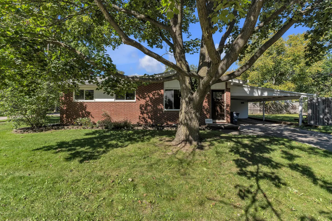 2820 Hollywood Drive, Ann Arbor, MI 48103