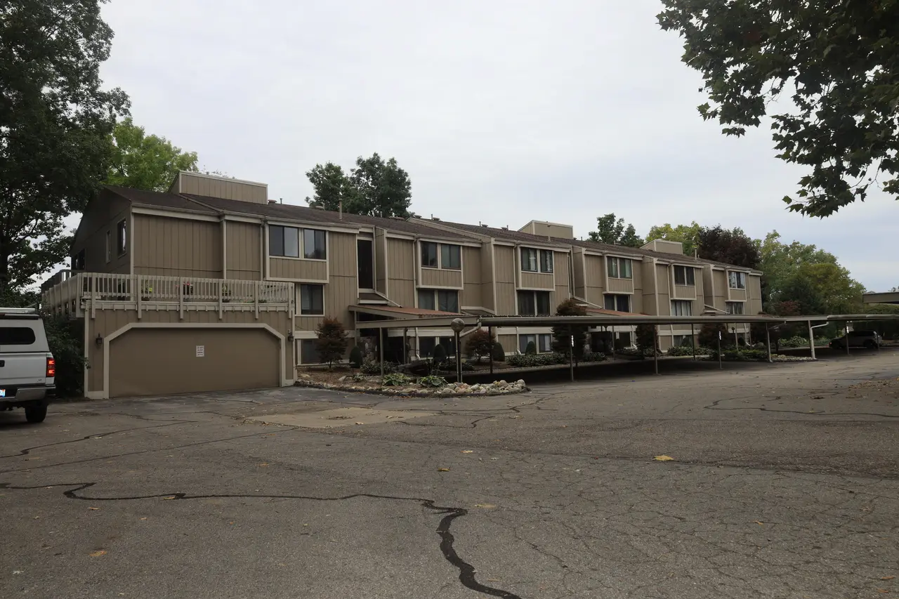 1731 Cliff'S Landing, Ypsilanti, MI 48198