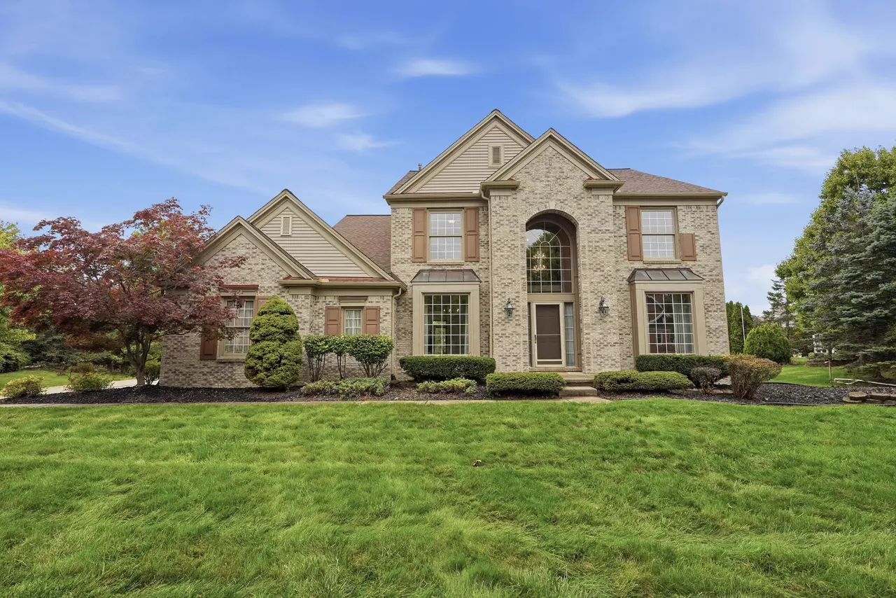 137 Queen Anne Drive, Canton, MI 48187