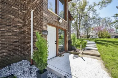 9275 Brookside Drive Unit B, Whitmore Lake, MI 48189 — photo 2