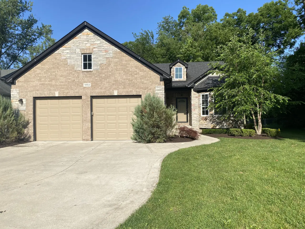 9915 Wayne Road, Livonia, MI 48150