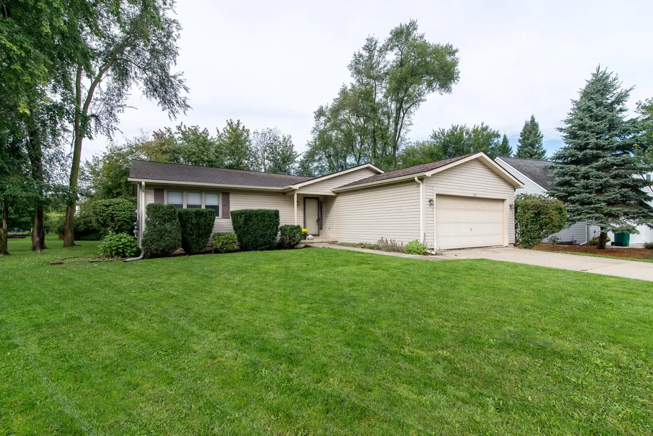 1371 Maplewood Drive, Saline, MI 48176