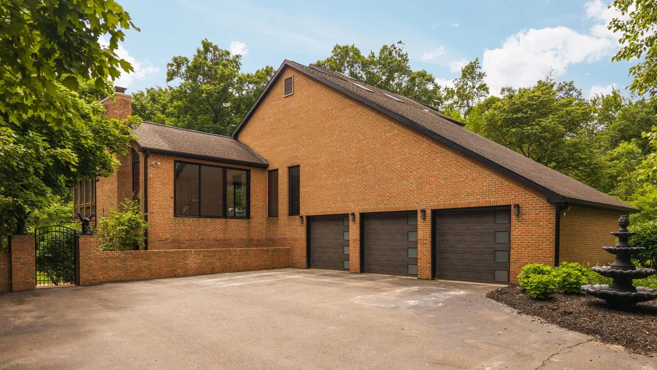 5900 Alber Road, Saline, MI 48176