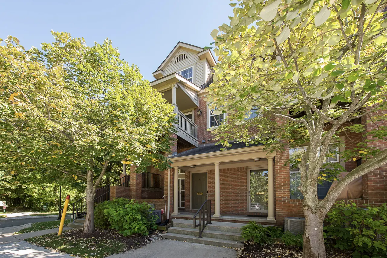 3082 Barclay Way, Ann Arbor, MI 48105