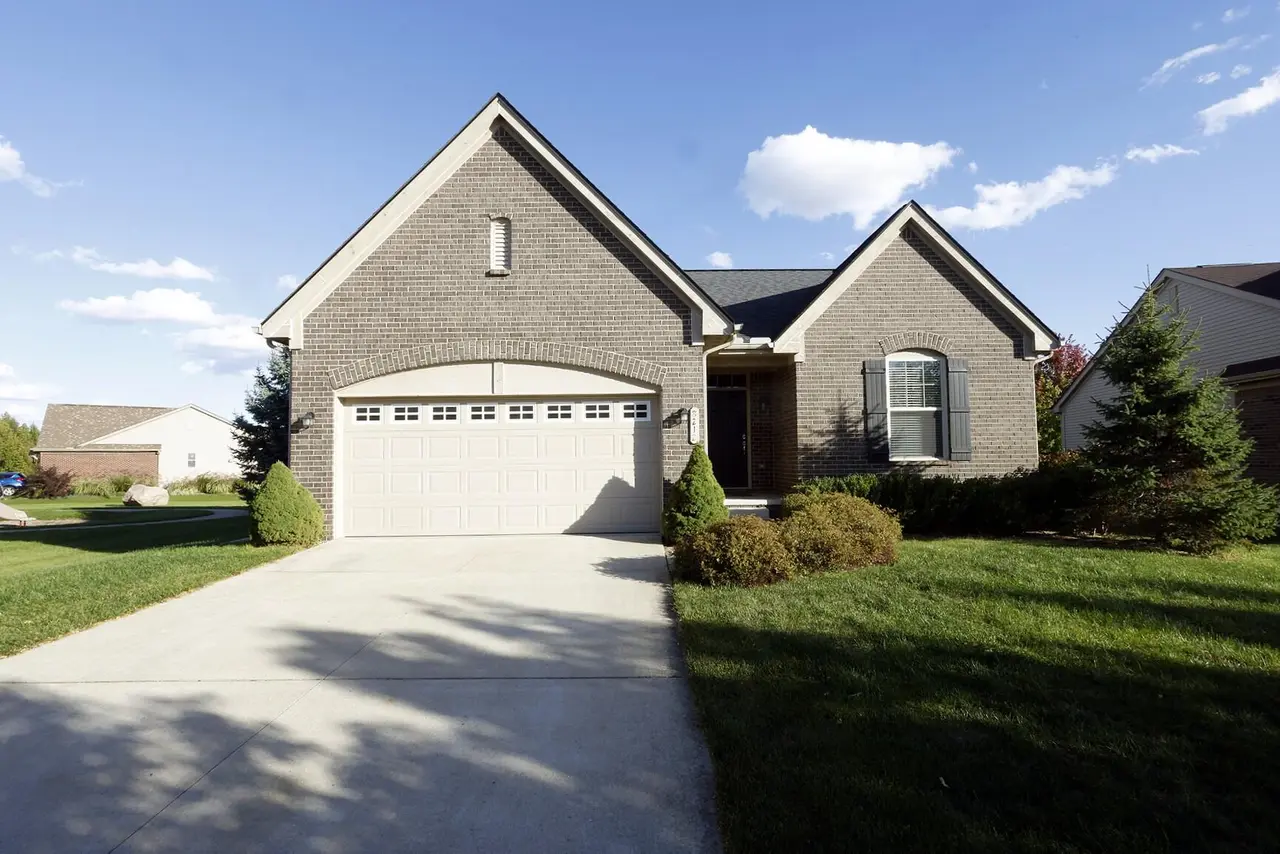 8212 Stamford Road, Ypsilanti, MI 48198