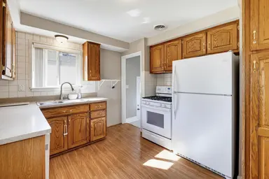 8907 Beatrice, Livonia, MI 48150 — photo 5