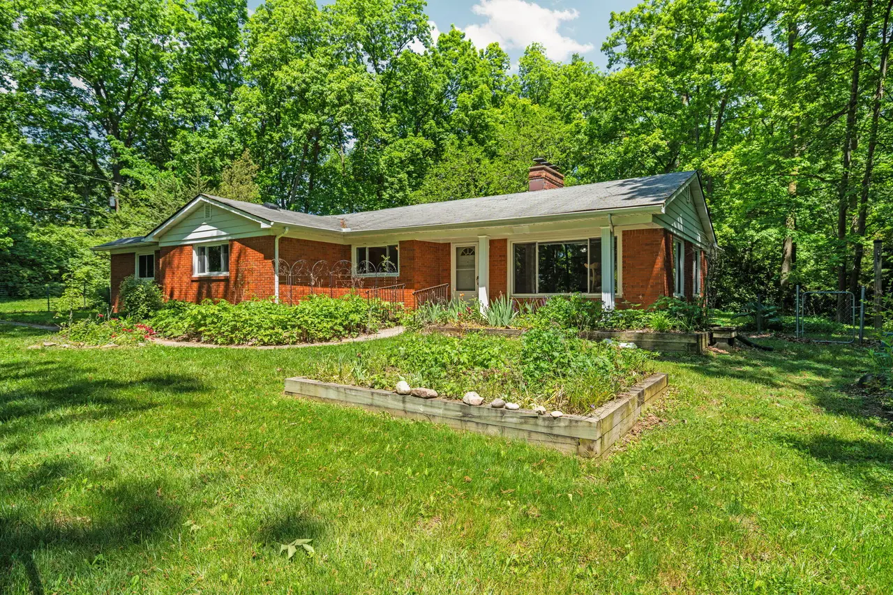 4271 E Willis Road, Milan, MI 48160
