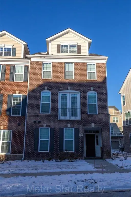 2737 S Spurway Drive, Ann Arbor, MI 48105