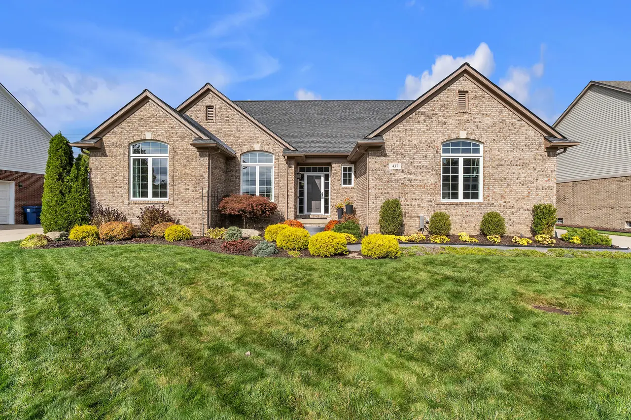 437 W Canford Park, Canton, MI 48187