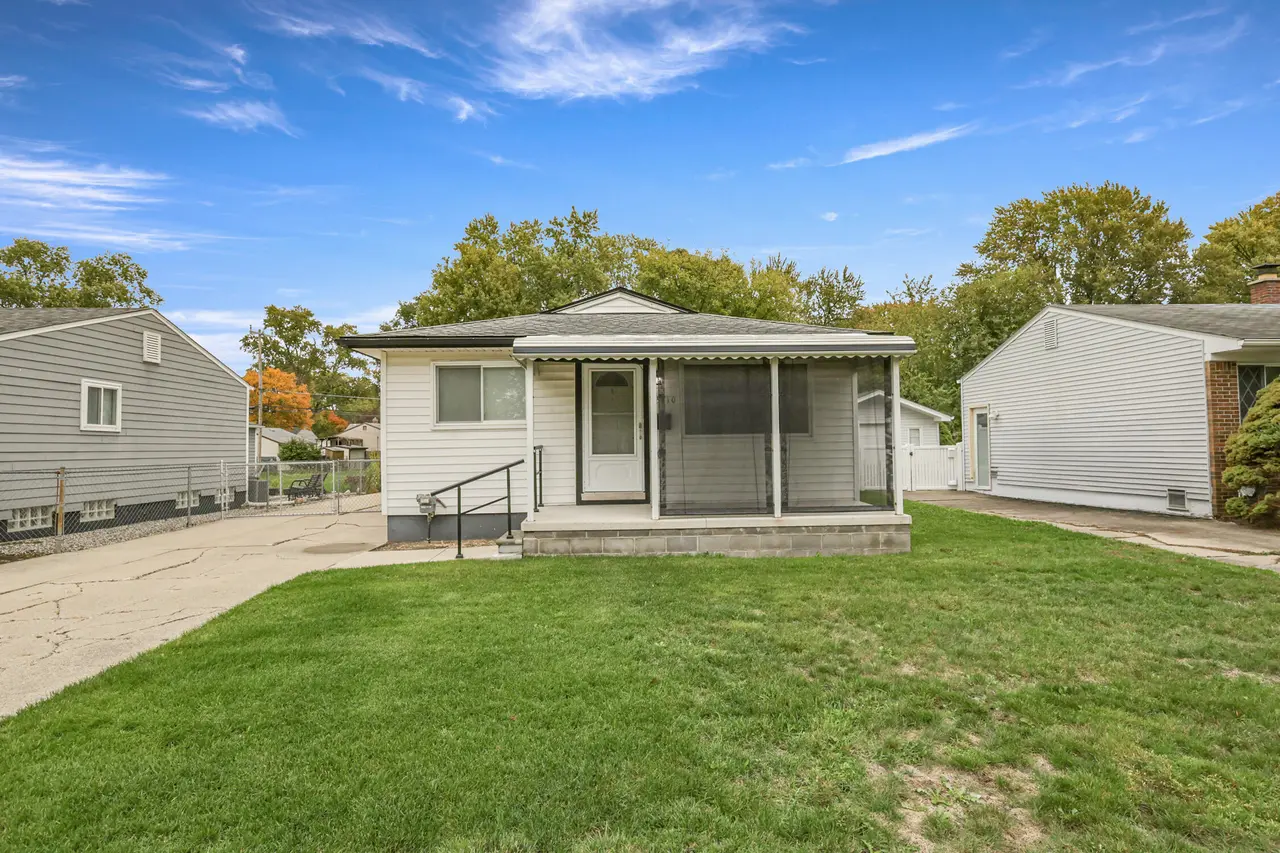 15110 Garden Street, Livonia, MI 48154