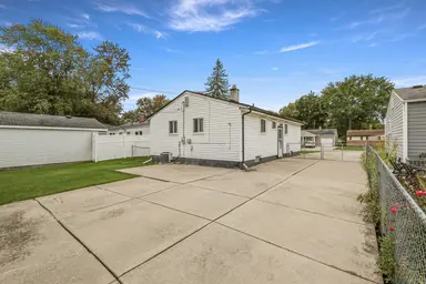 15110 Garden Street, Livonia, MI 48154 — photo 4