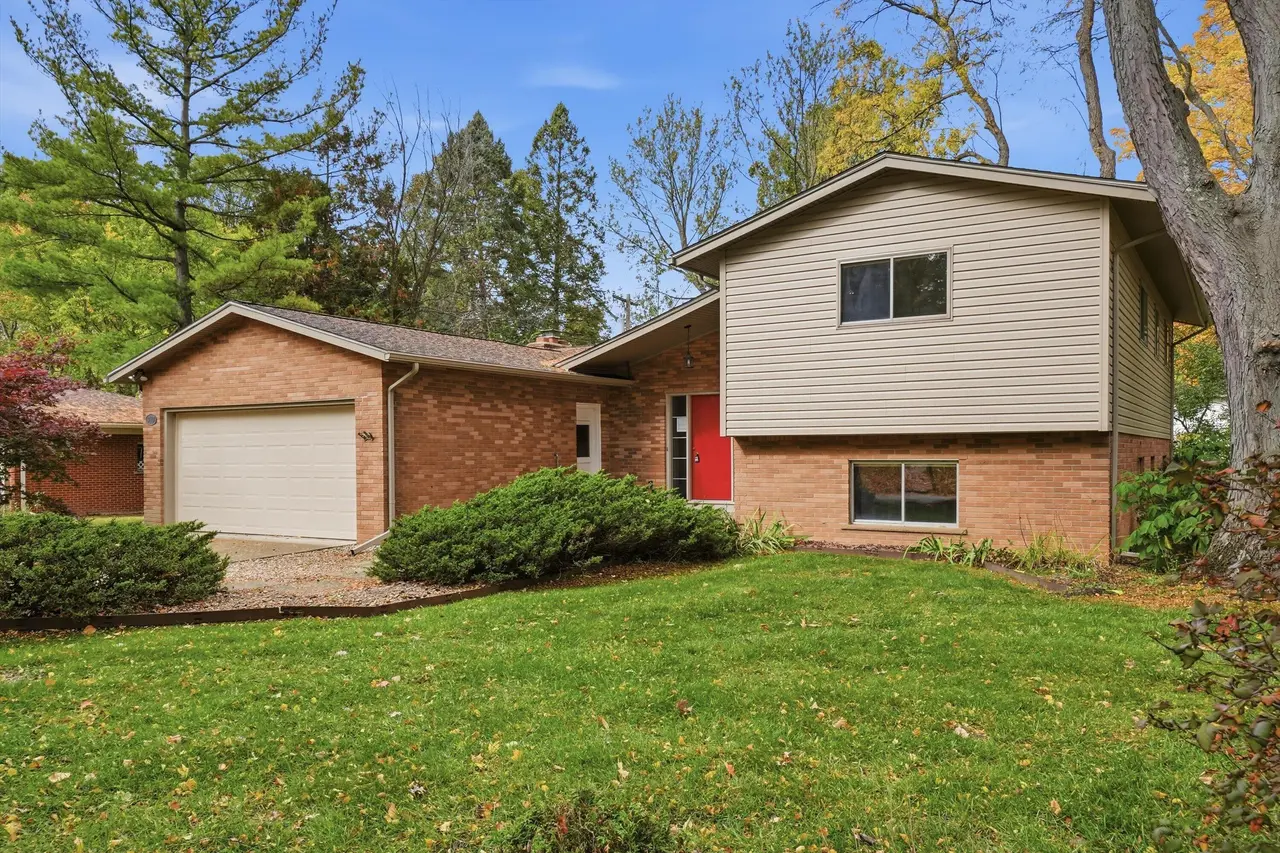 3607 Chatham Way, Ann Arbor, MI 48105