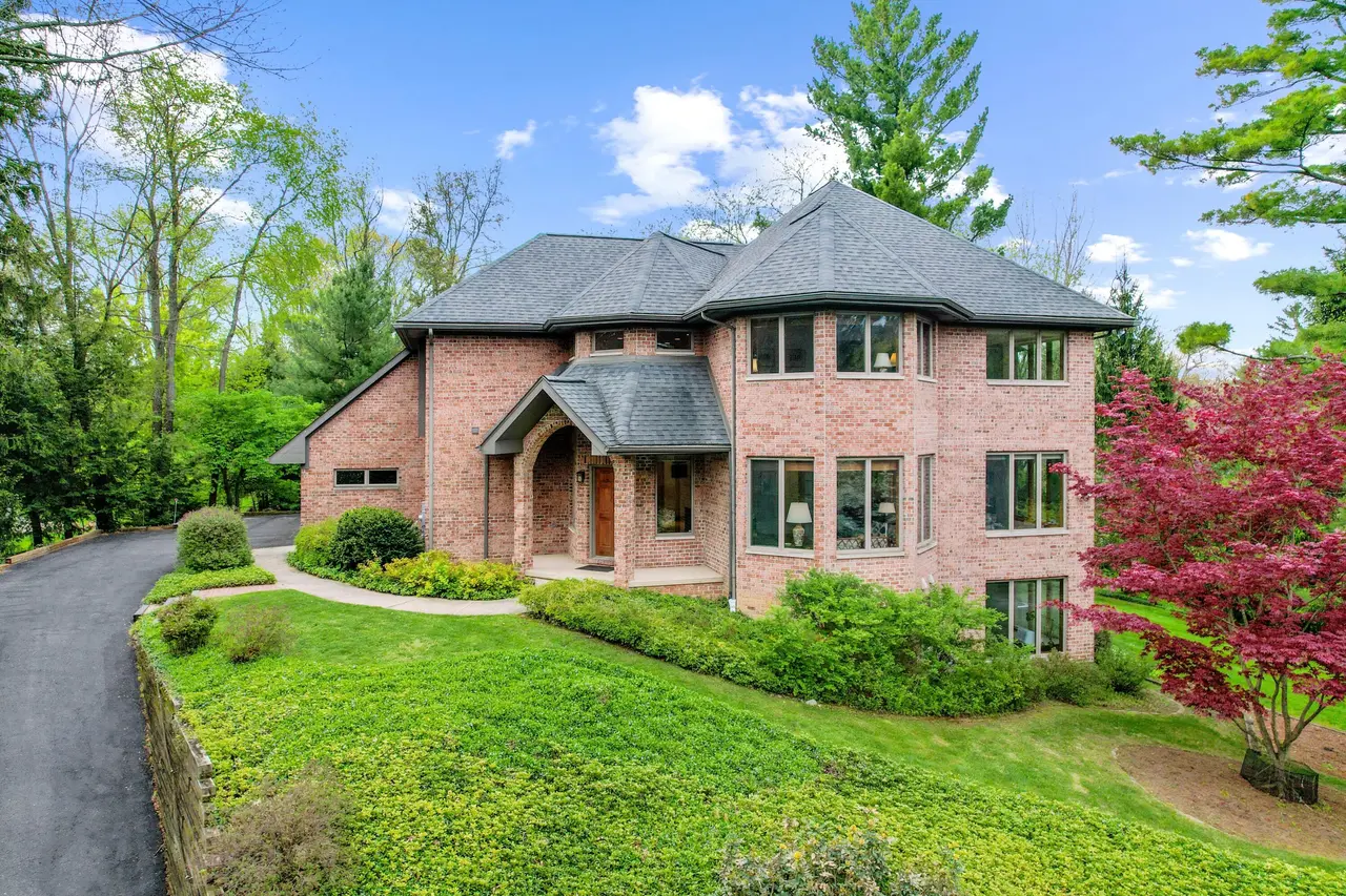 445 Huntington Drive, Ann Arbor, MI 48104