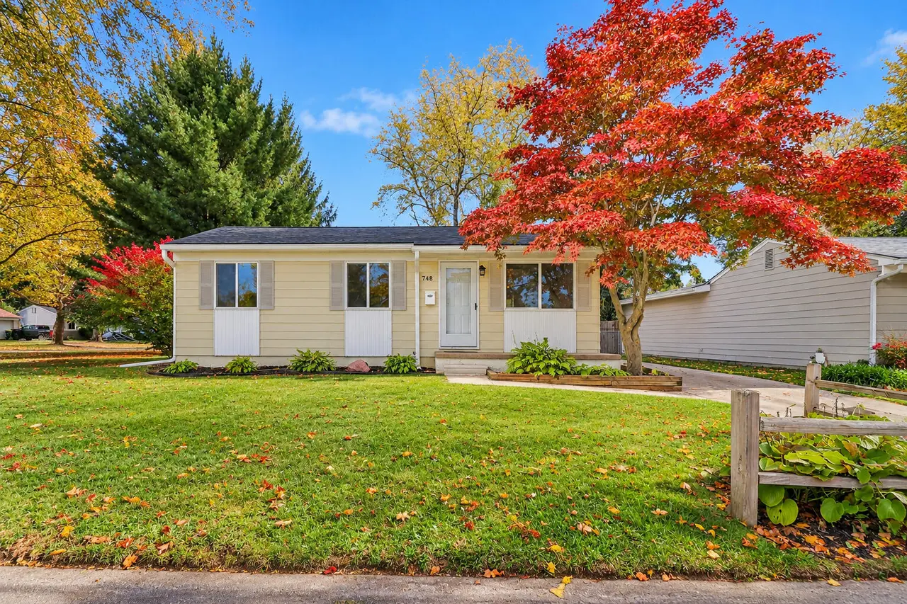 748 Glenwyth Road, Brighton, MI 48116