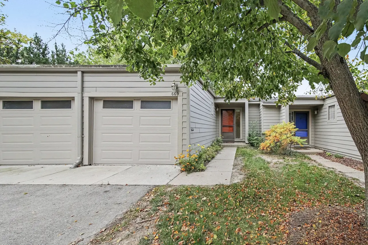 669 Watersedge Drive, Ann Arbor, MI 48105