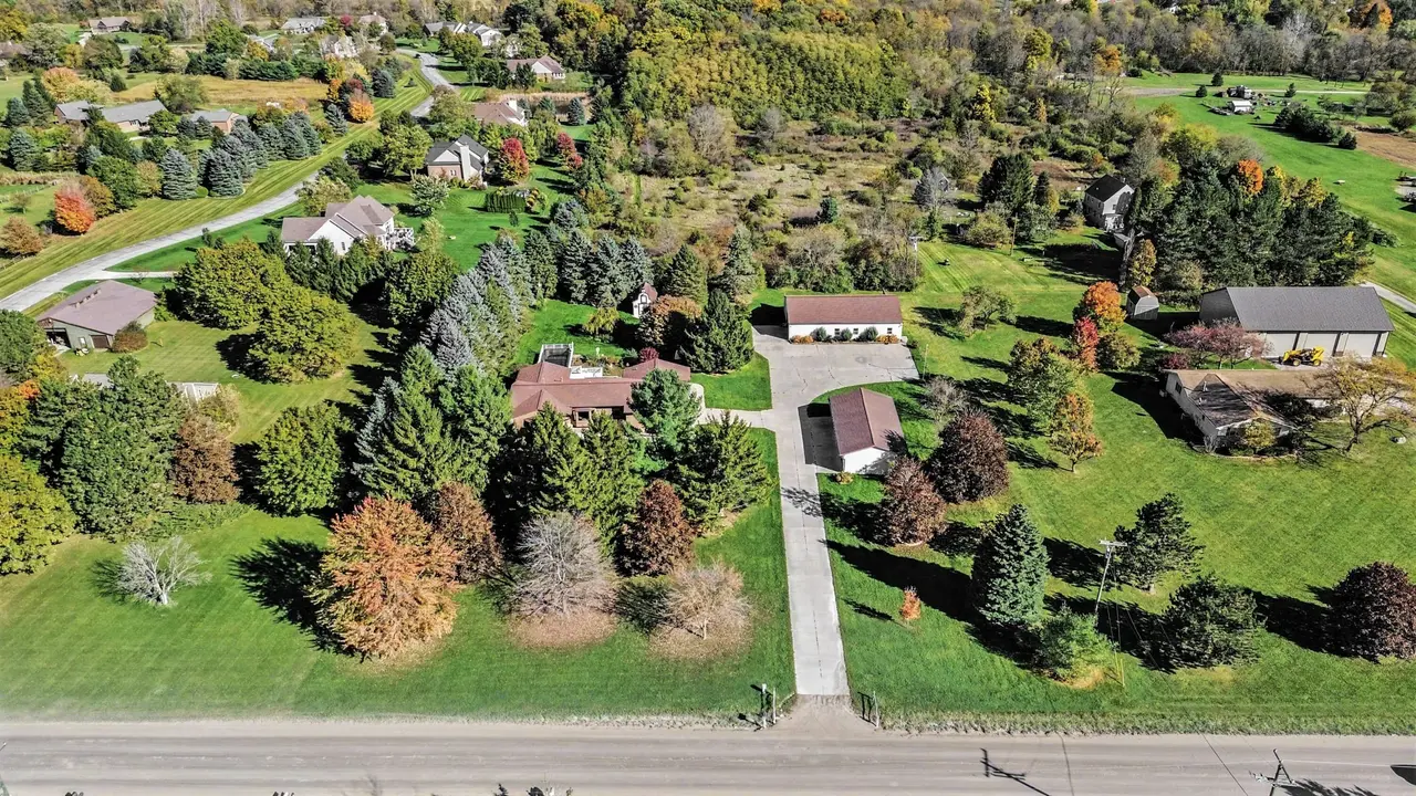 7373 Dell Road, Saline, MI 48176