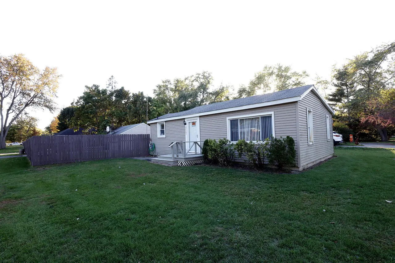 27705 Clarita Street, Livonia, MI 48152