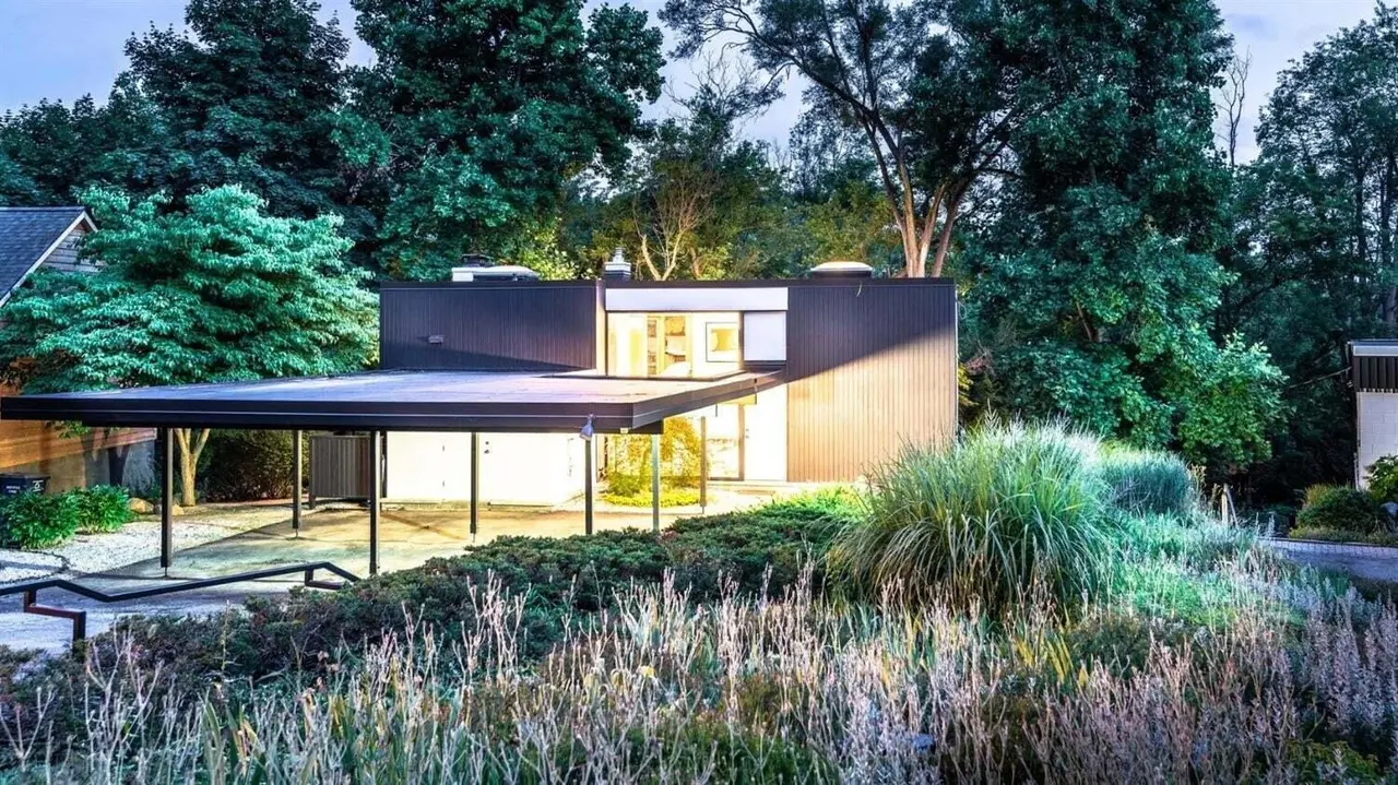 356 Hilldale Drive, Ann Arbor, MI 48105