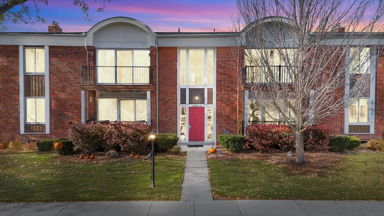 29516 Bobrich Street 20, Livonia, MI 48152