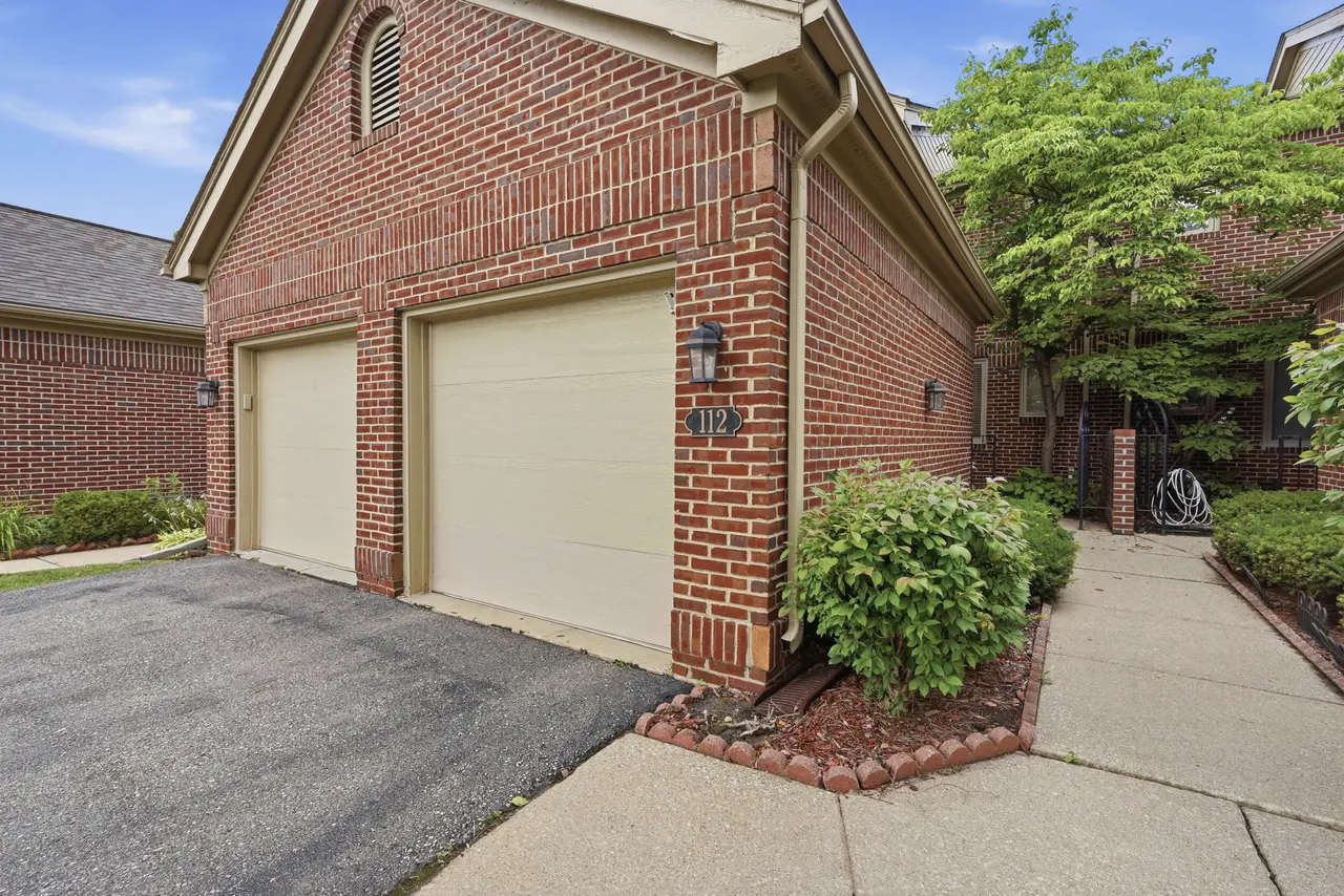 112 Ponds View Drive, Ann Arbor, MI 48103